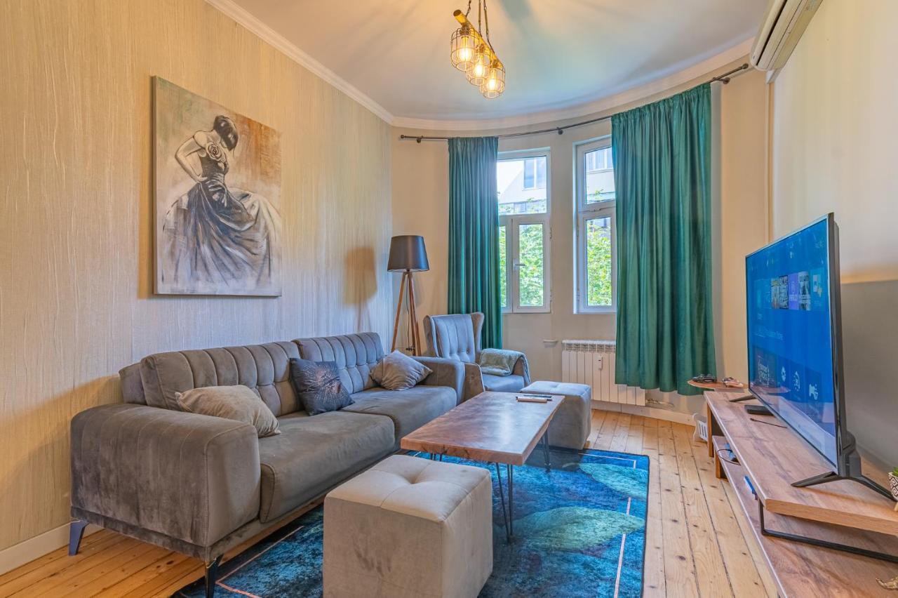 דירות סופיה 5 Seconds Away From The Main Street, Free Secured Parking מראה חיצוני תמונה