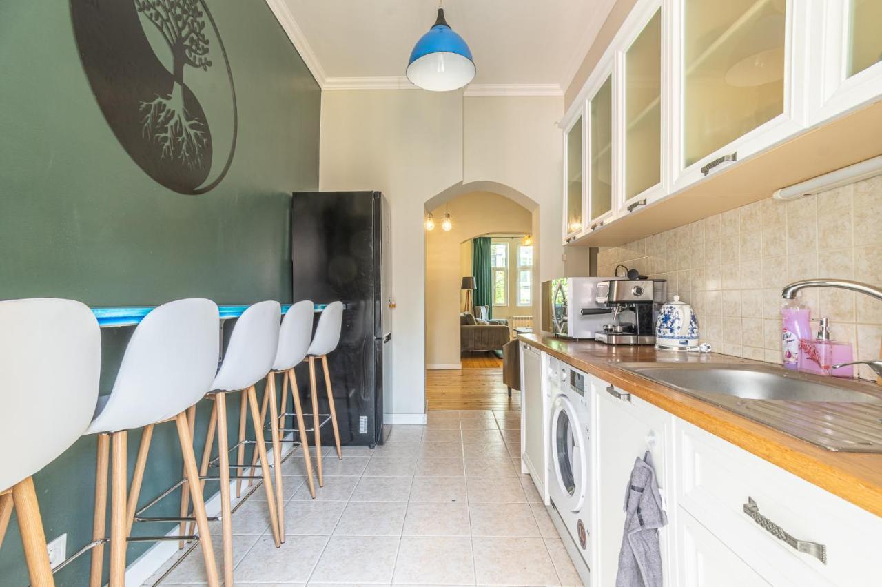 דירות סופיה 5 Seconds Away From The Main Street, Free Secured Parking מראה חיצוני תמונה