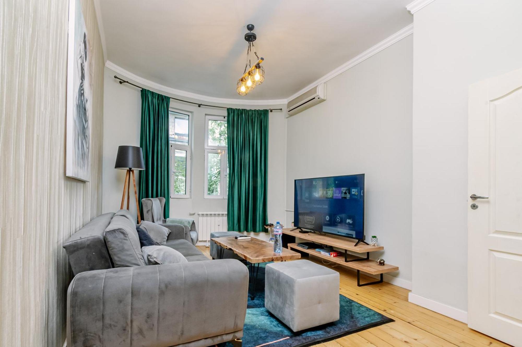 דירות סופיה 5 Seconds Away From The Main Street, Free Secured Parking מראה חיצוני תמונה